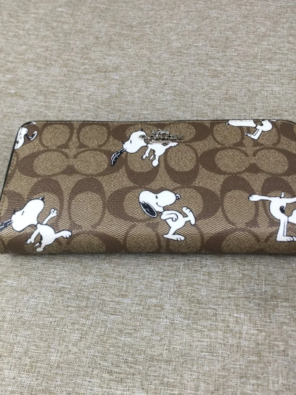 Coach x Peanuts Snoopy Wristlet Wallet - Picture 2 of 9